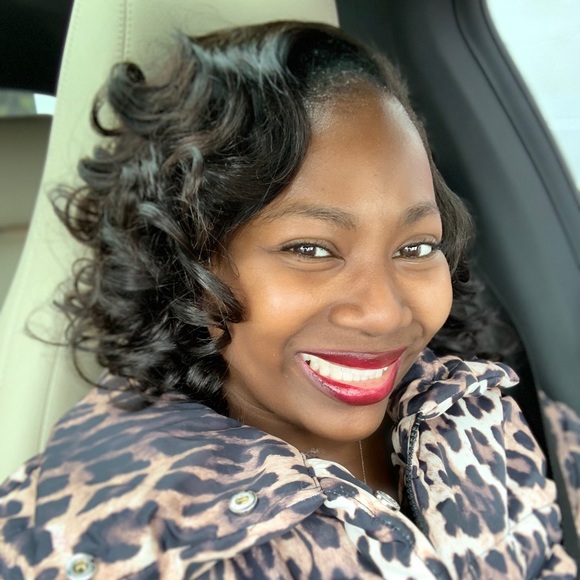 Meet your Posher, Sierra - Picture 1 of 1